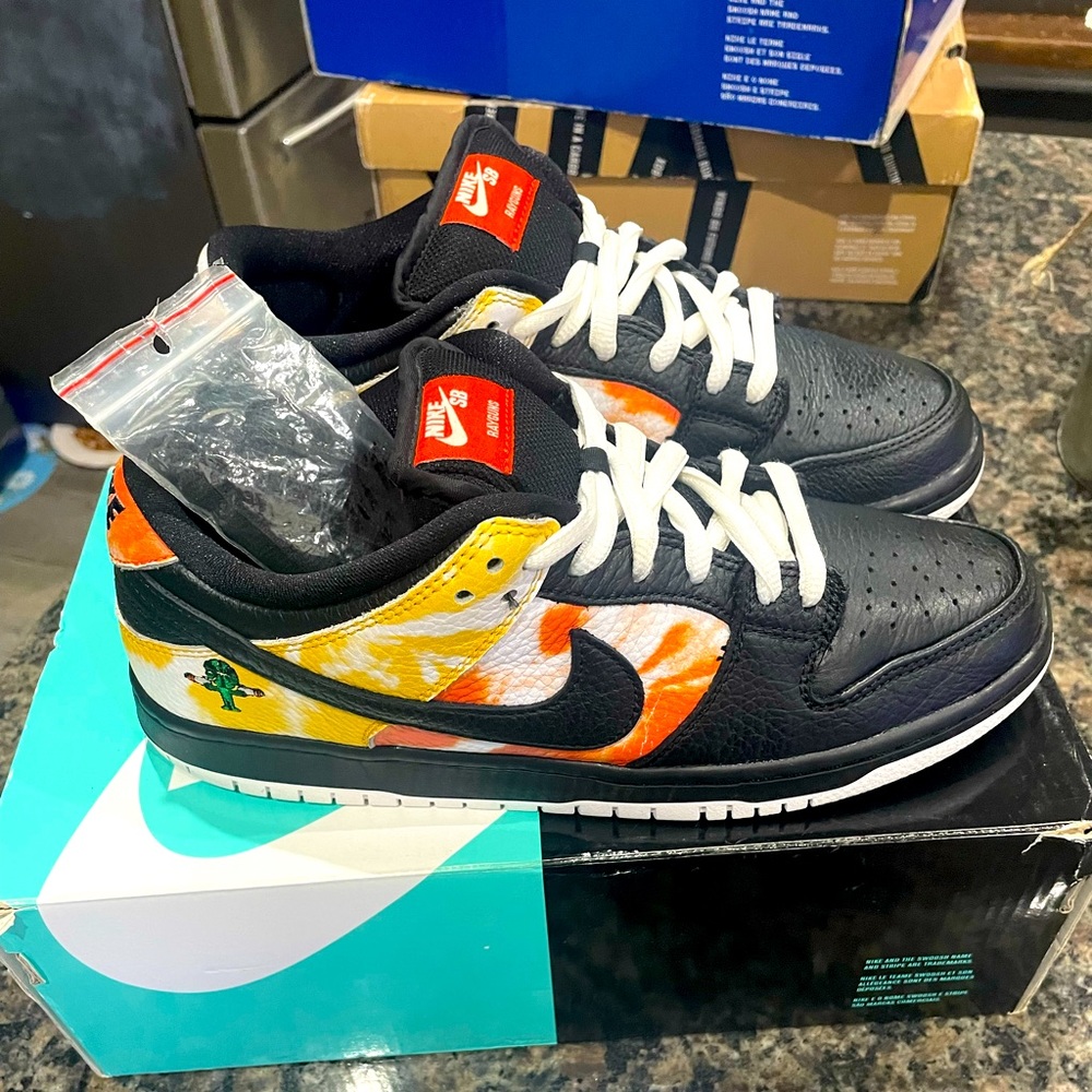 Nike SB Dunk - "Raygun" - CLEAN! - 8.5M